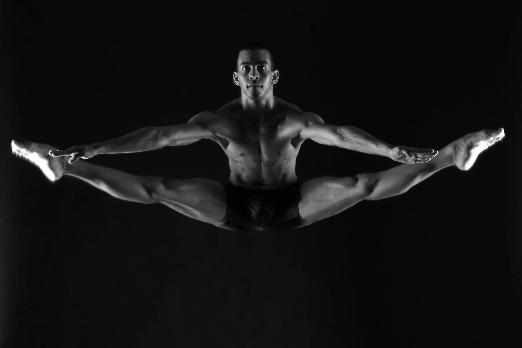 Dancer Nelson Reguera photo by Attila Glázer